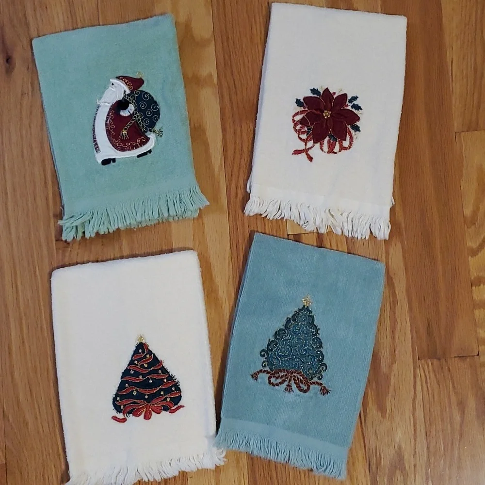 Set of 4 Holiday Hand Towels